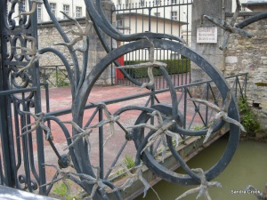 That's what you call security, in addition to a moat, the police HQ has a murderous-looking wrought iron barrier.